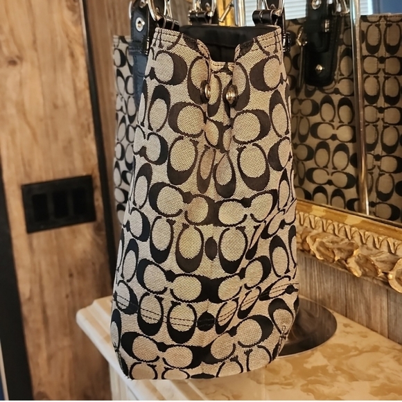 Coach Canvas Monogram C Shoulder Bag EUC - Picture 13 of 14